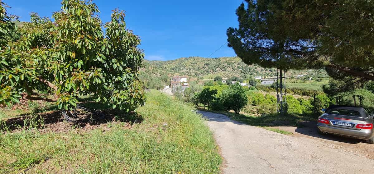 Land in Tolox, Andalucía 10728127