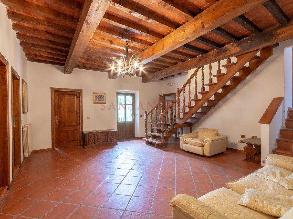 Rumah di Prato, Tuscany 10728381
