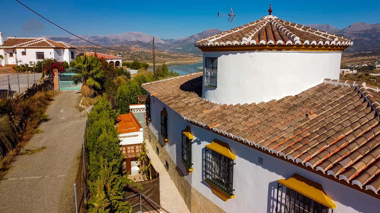 rumah dalam Vinuela, Andalusia 10729388