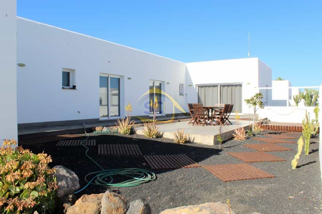 House in Teguise, Canary Islands 10730050