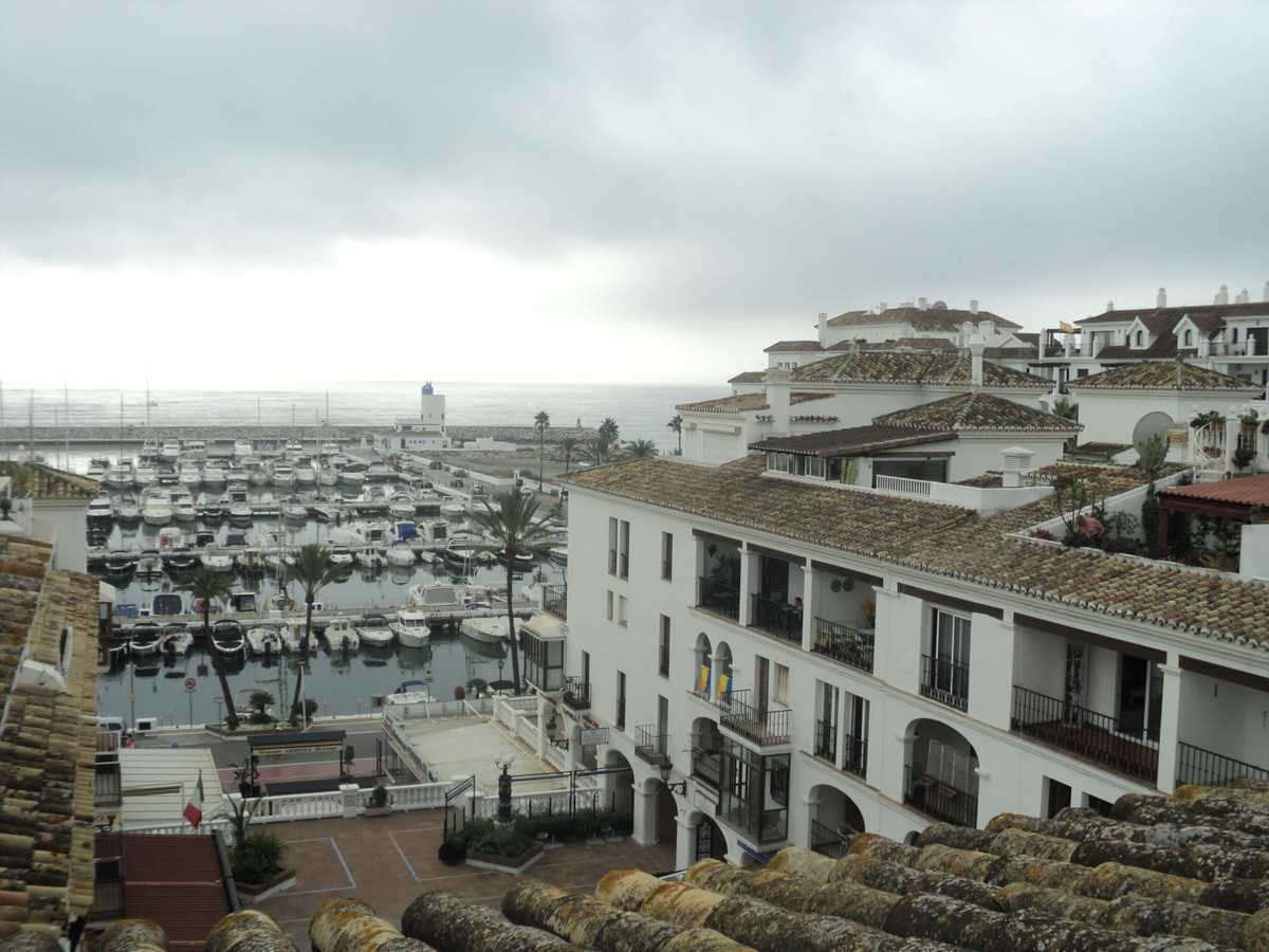 Condominium in Castillo de Sabinillas, Andalusia 10730175