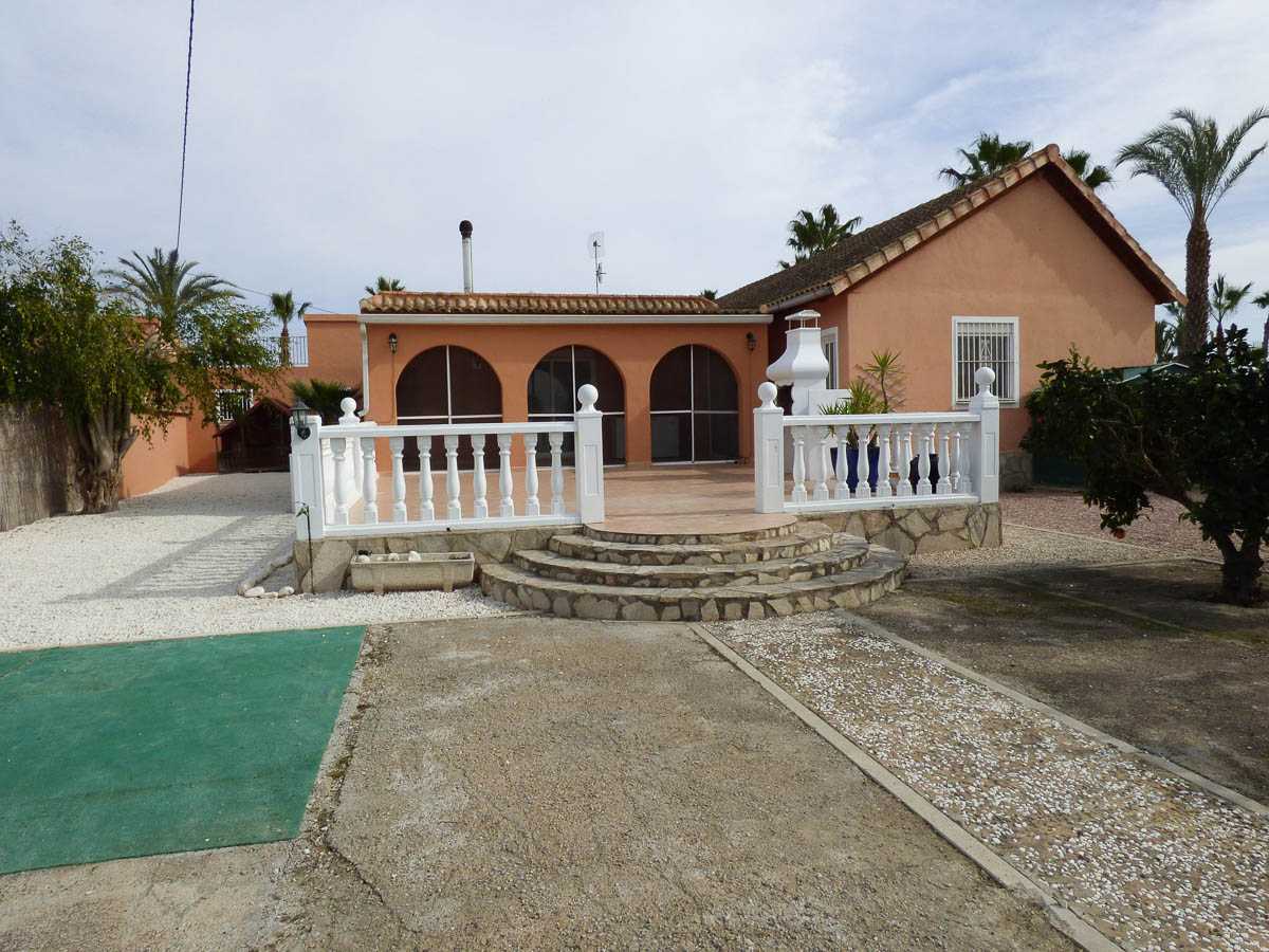 بيت في Crevillente, Comunidad Valenciana 10731708