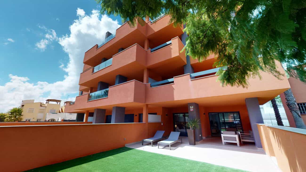 Condominium in Orihuela, Comunidad Valenciana 10734990