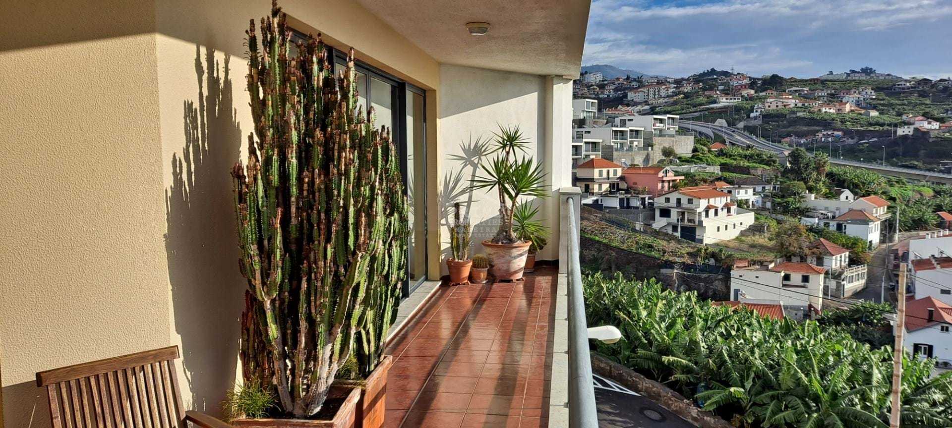 Квартира в Естрейтіньо, Мадейра 10735643