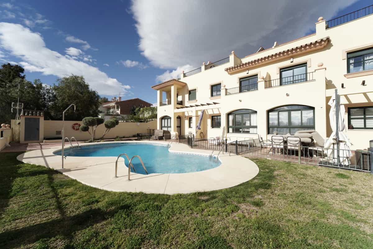 Casa nel Fuengirola, Andalusia 10736006