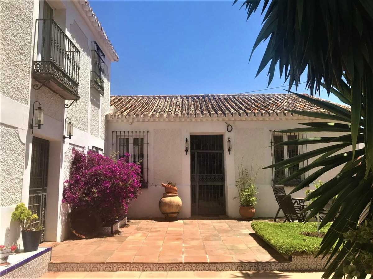 House in Moclinejo, Andalusia 10737112