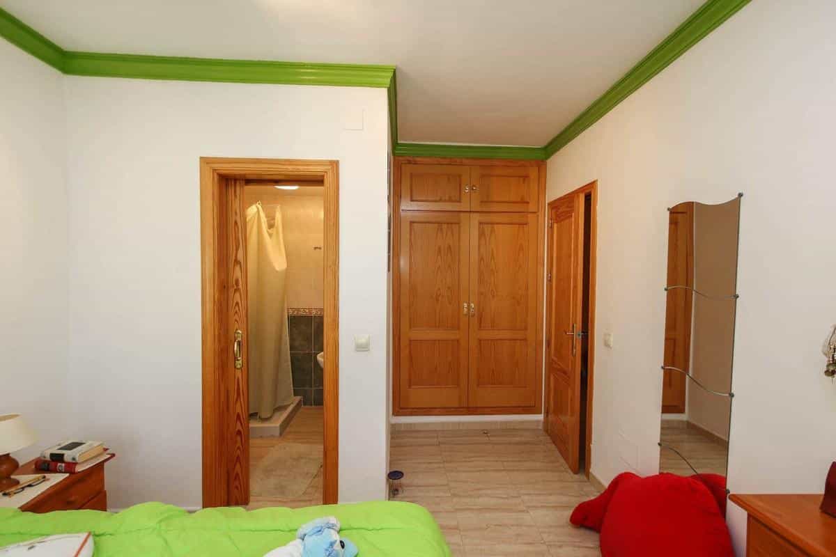 公寓 在 Tolox, Andalucía 10737797