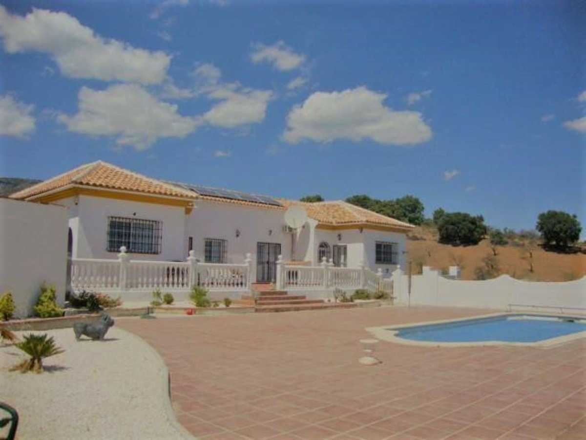 Будинок в Tolox, Andalucía 10739053