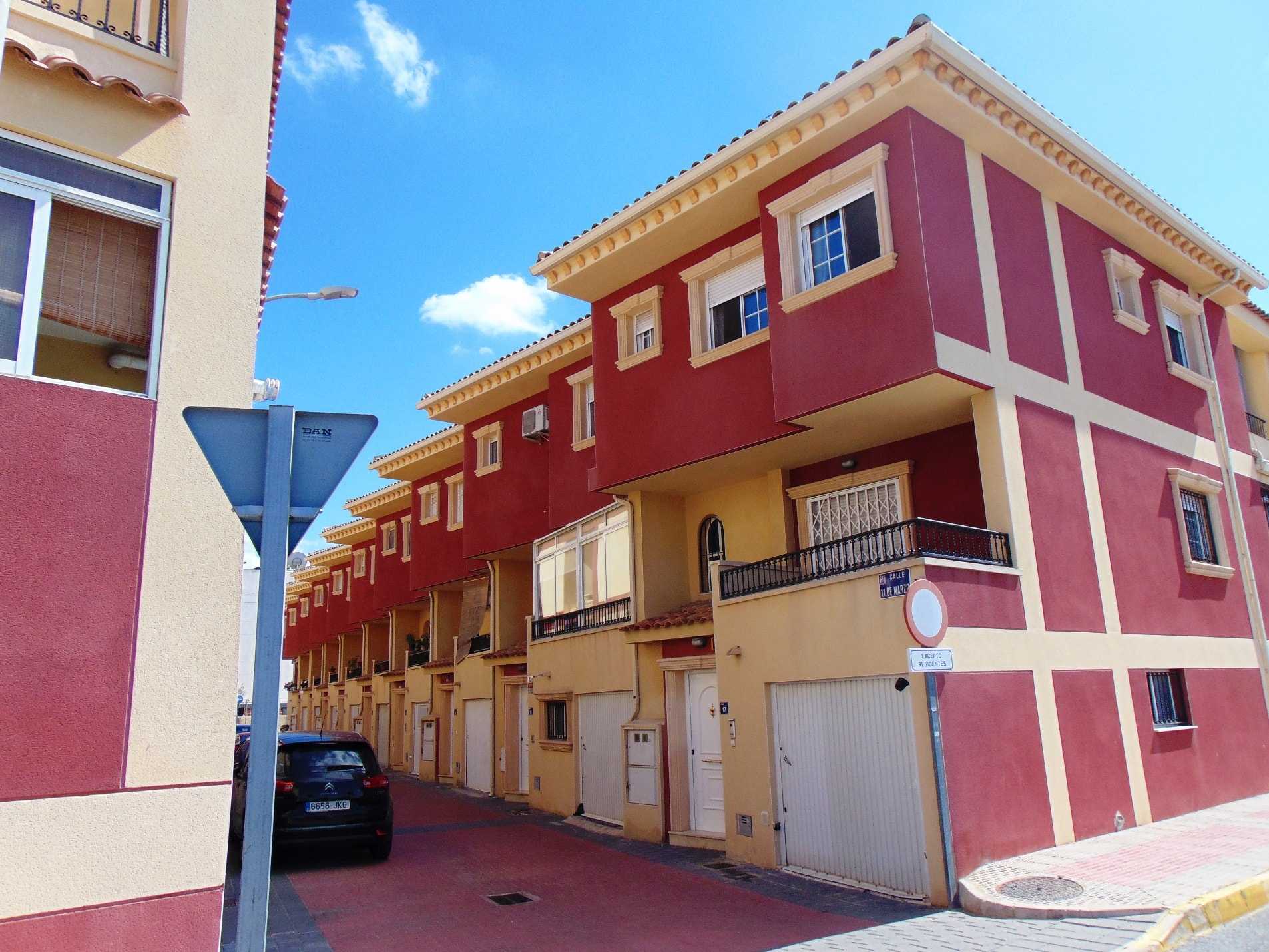 بيت في Crevillente, Comunidad Valenciana 10739899