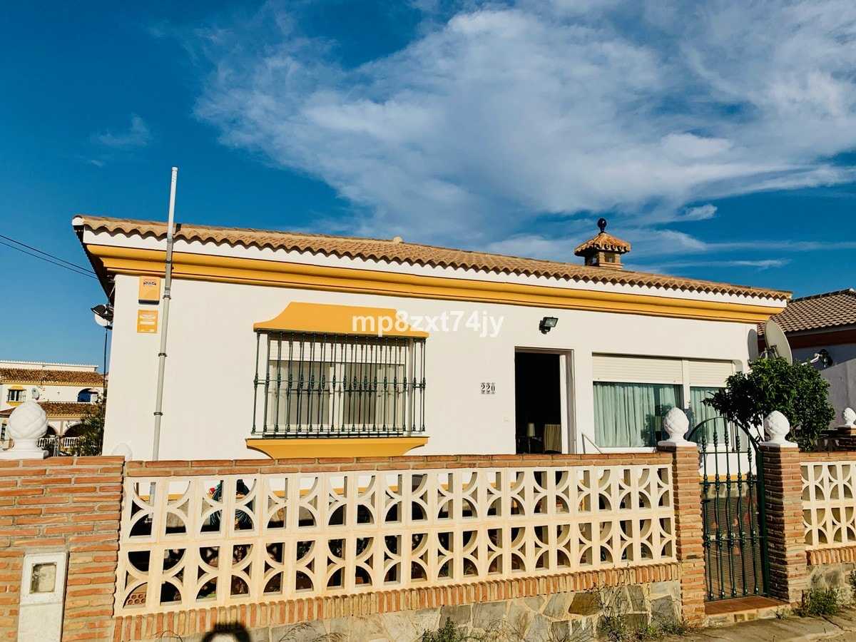 房子 在 Benajarafe, Andalucía 10739980