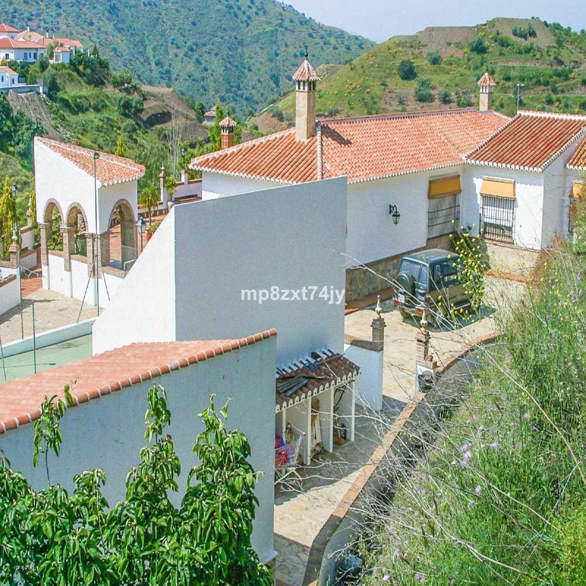 House in Canillas de Aceituno, Andalusia 10740094