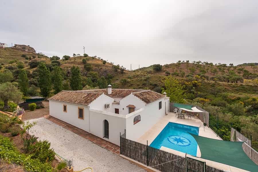 Rumah di Almogia, Andalusia 10740132