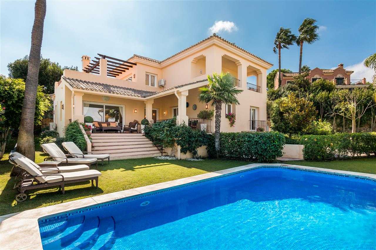 House in Guadiaro, Andalusia 10743622