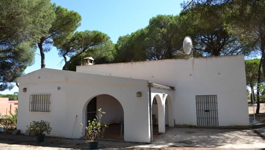 жилой дом в Bonares, Andalucía 10744484