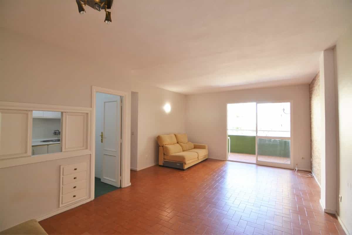 Condominium in Fuengirola, Andalucía 10744741