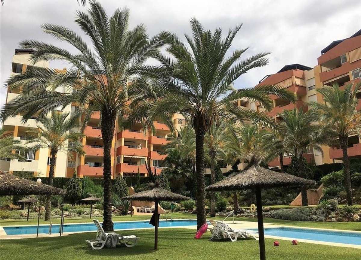 Condominium in San Pedro de Alcantara, Andalusia 10744762