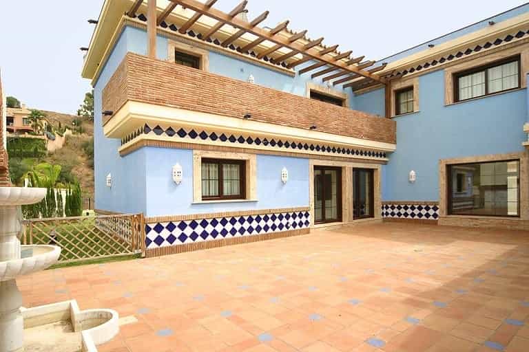 House in Fuengirola, Andalusia 10744880