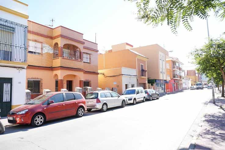 жилой дом в Ла-Линеа-де-ла-Консепсьон, Андалусия 10744899