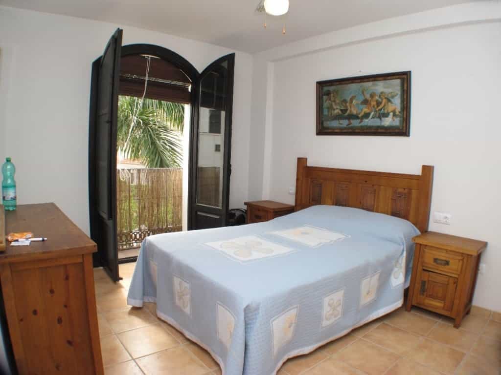 Condominium in Velez de Benaudalla, Andalusia 10745141