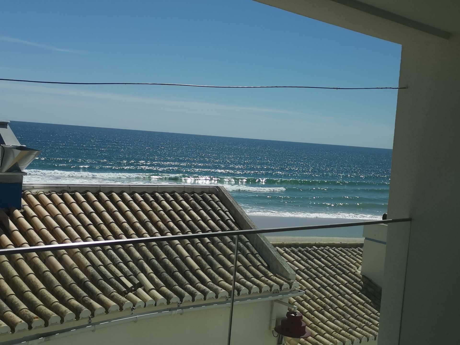 Osakehuoneisto sisään Praia da Salema, Faro 10745700