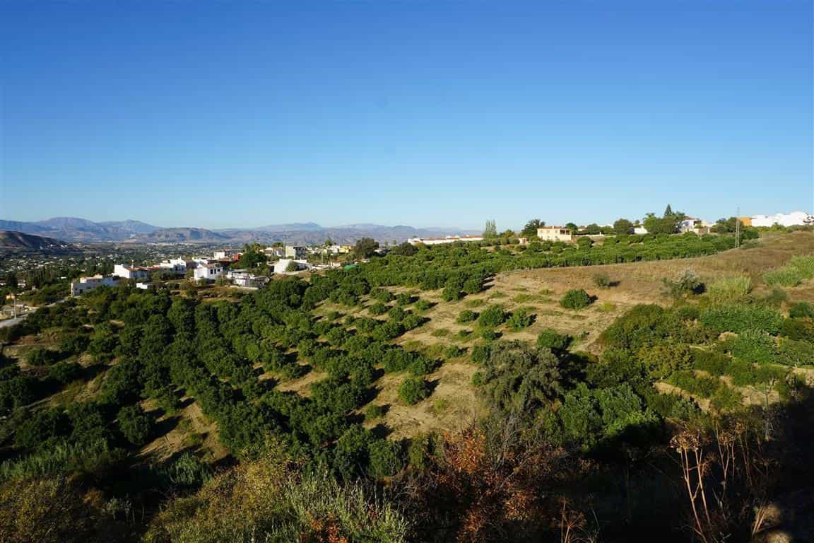 Land in Alhaurín el Grande, Andalucía 10746870