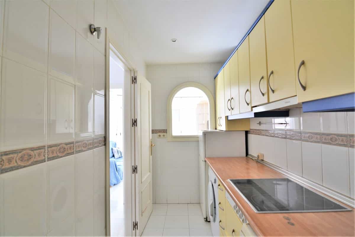 Condominium in Fuengirola, Andalusia 10748067