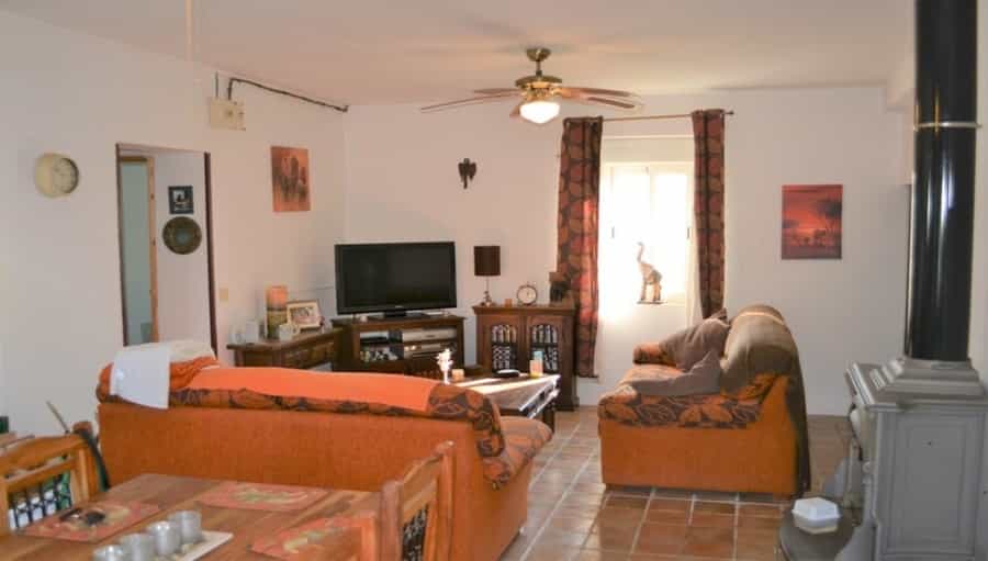 मकान में Bonares, Andalucía 10750145