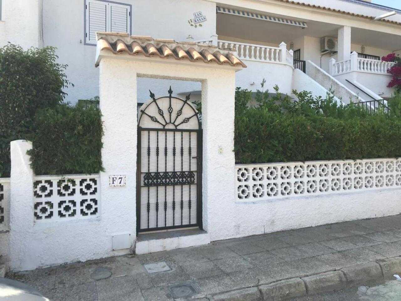 Condominium in Orihuela, Comunidad Valenciana 10750602