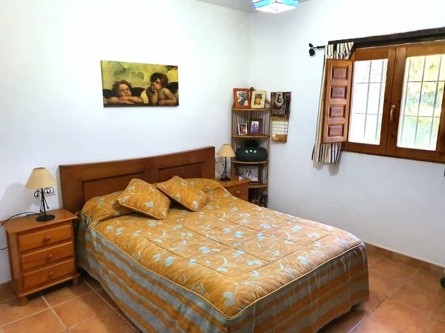 rumah dalam Hinojos, Andalusia 10751514