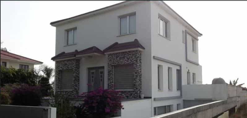 Haus im Dromolaxie, Larnaka 10752097