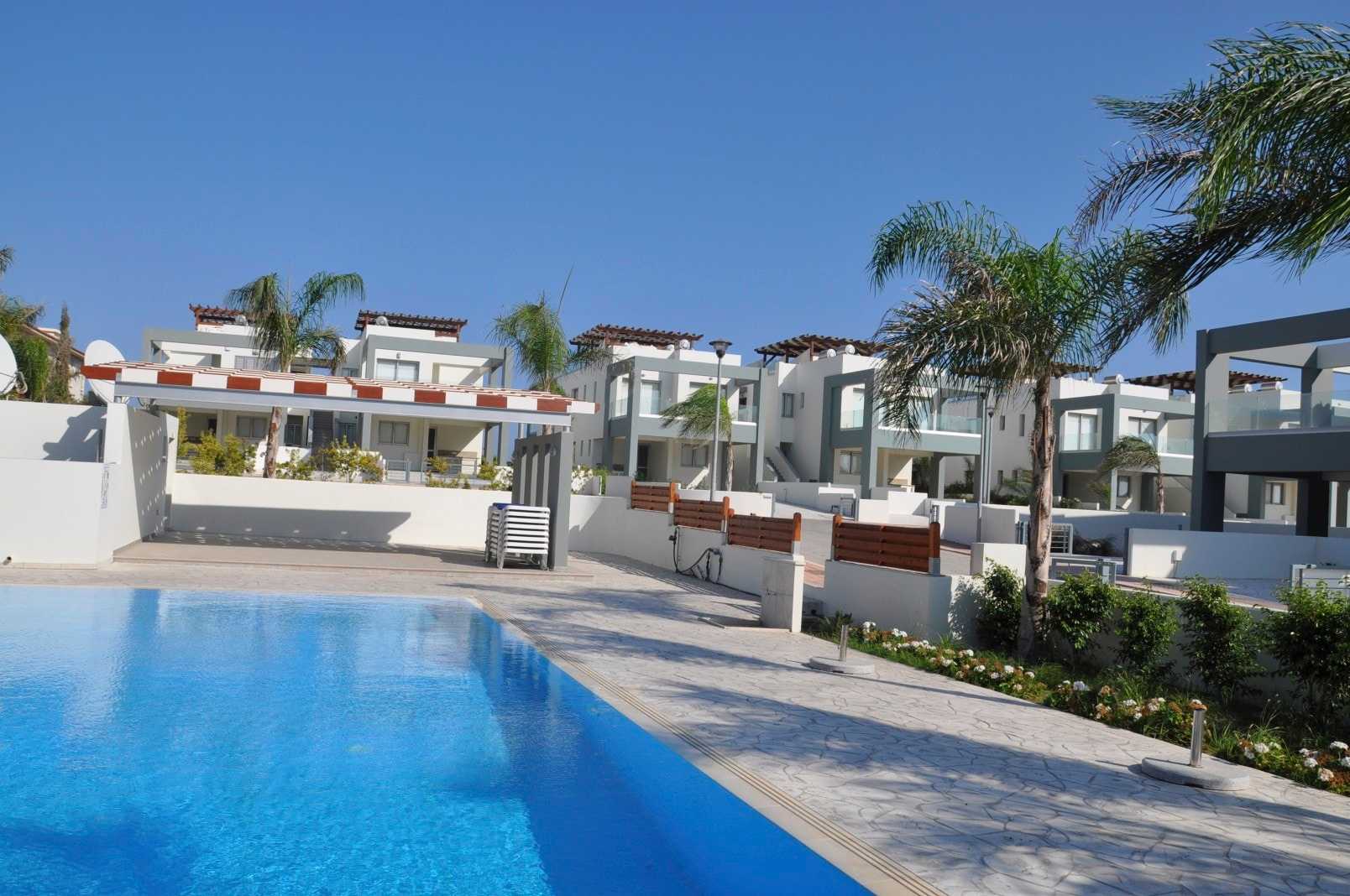 Condominium in Perivolia, Larnaca 10753666