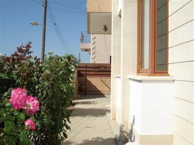 Dom w Mormenekşe, Larnaka 10753872
