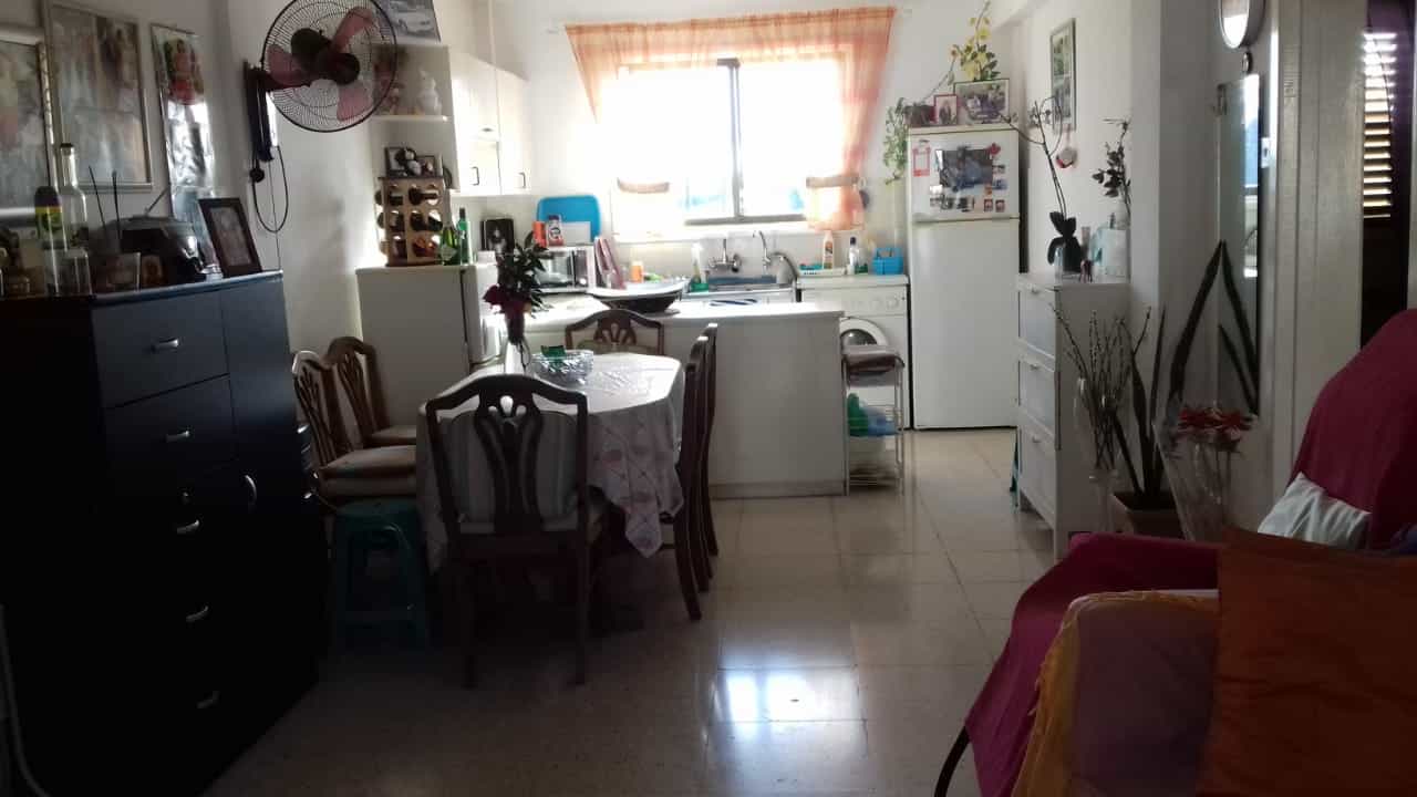 Condominium in Zygi, Larnaka 10754026