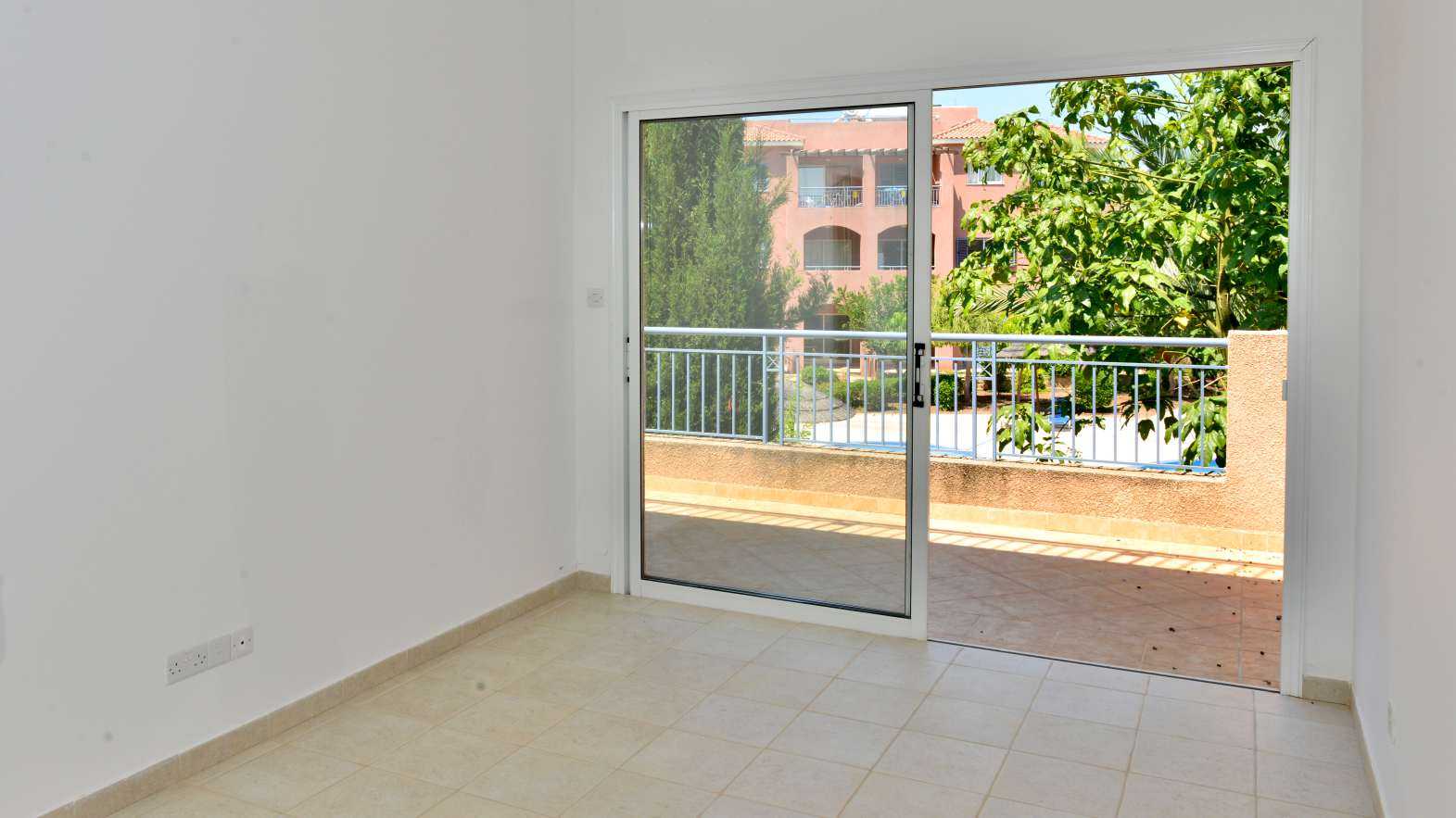 Condominium in Agia Marinouda, Pafos 10754729