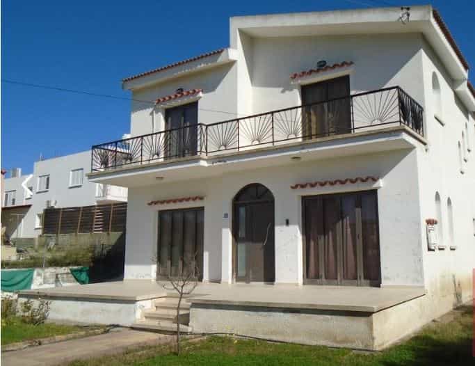 rumah dalam Pera Chorio, Lefkosia 10755971