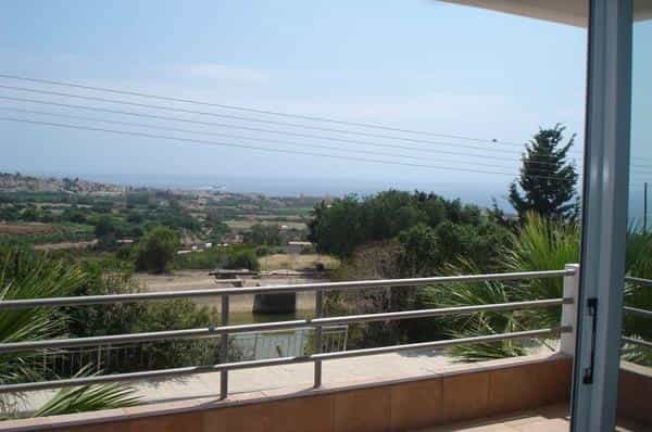 Condominium in Kissonerga, Paphos 10756576