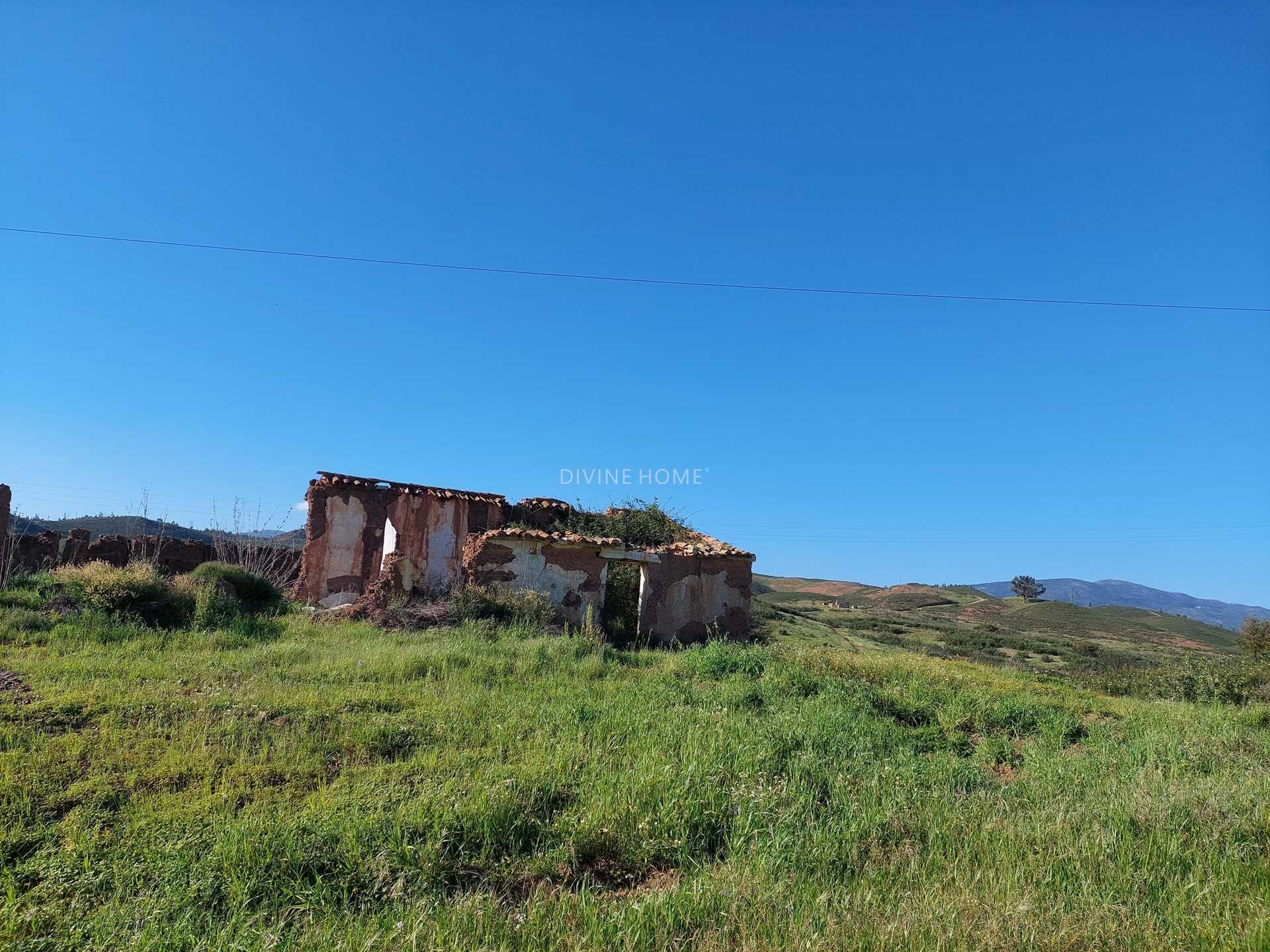 Land i Portimão, Faro District 10756616