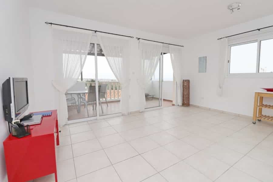 Condominium in Tala, Pafos 10757116