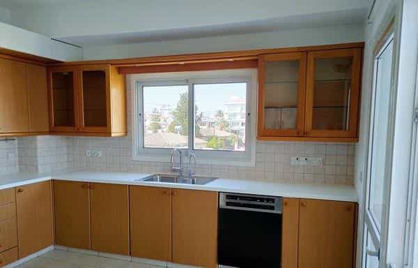 Condominio en Nicosia, Lefkosia 10757262