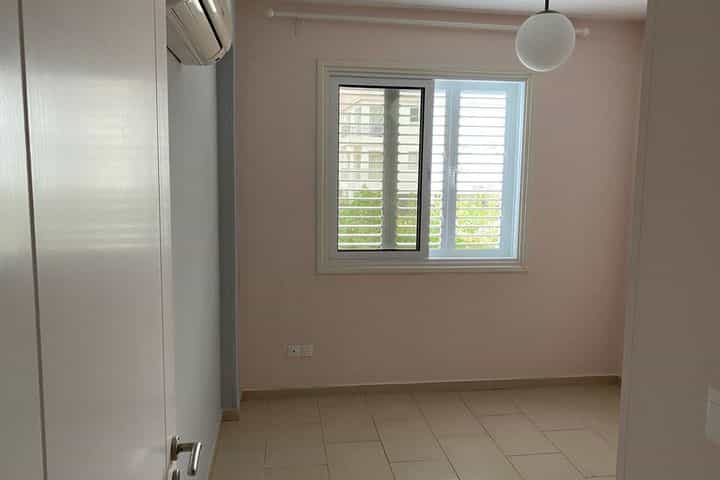 Condominium in Perivolia, Larnaka 10758292