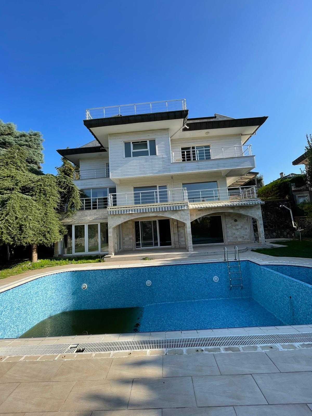 House in Mahmut Sevket Pasa, Istanbul 10758440