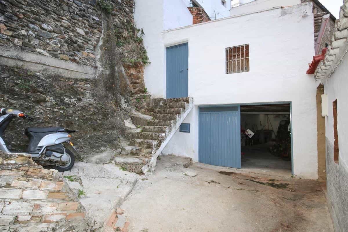 Будинок в Tolox, Andalucía 10762409