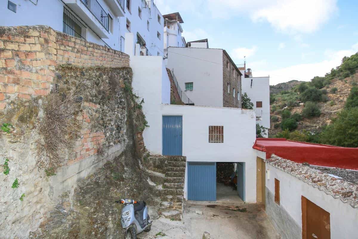 Будинок в Tolox, Andalucía 10762409