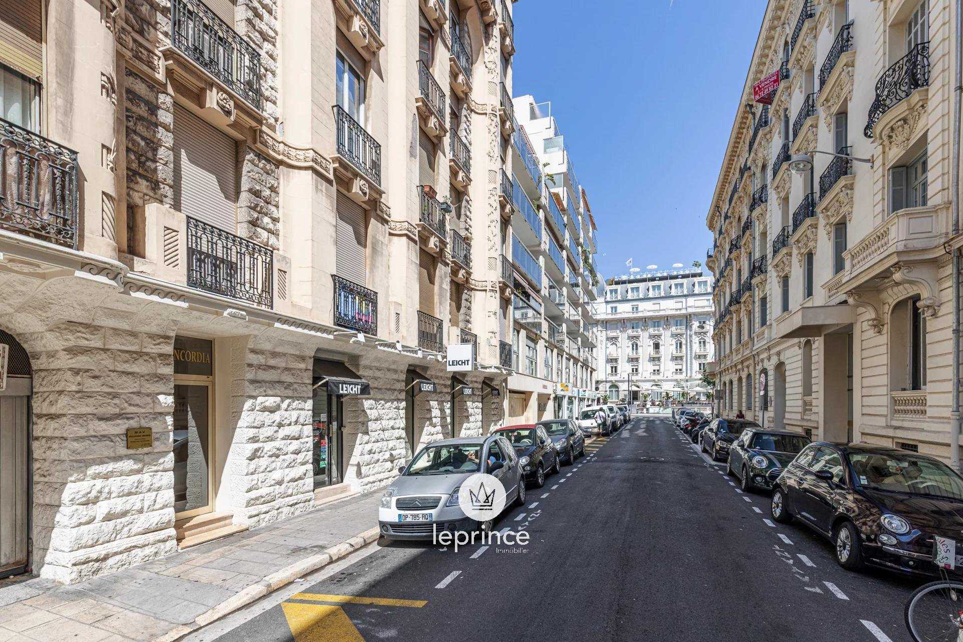 Condominium in Nice, Provence-Alpes-Cote d'Azur 10762684