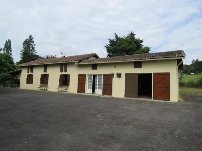 casa no Castelnau-Magnoac, Occitânia 10762897