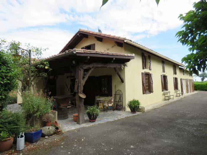 casa no Castelnau-Magnoac, Occitanie 10762897