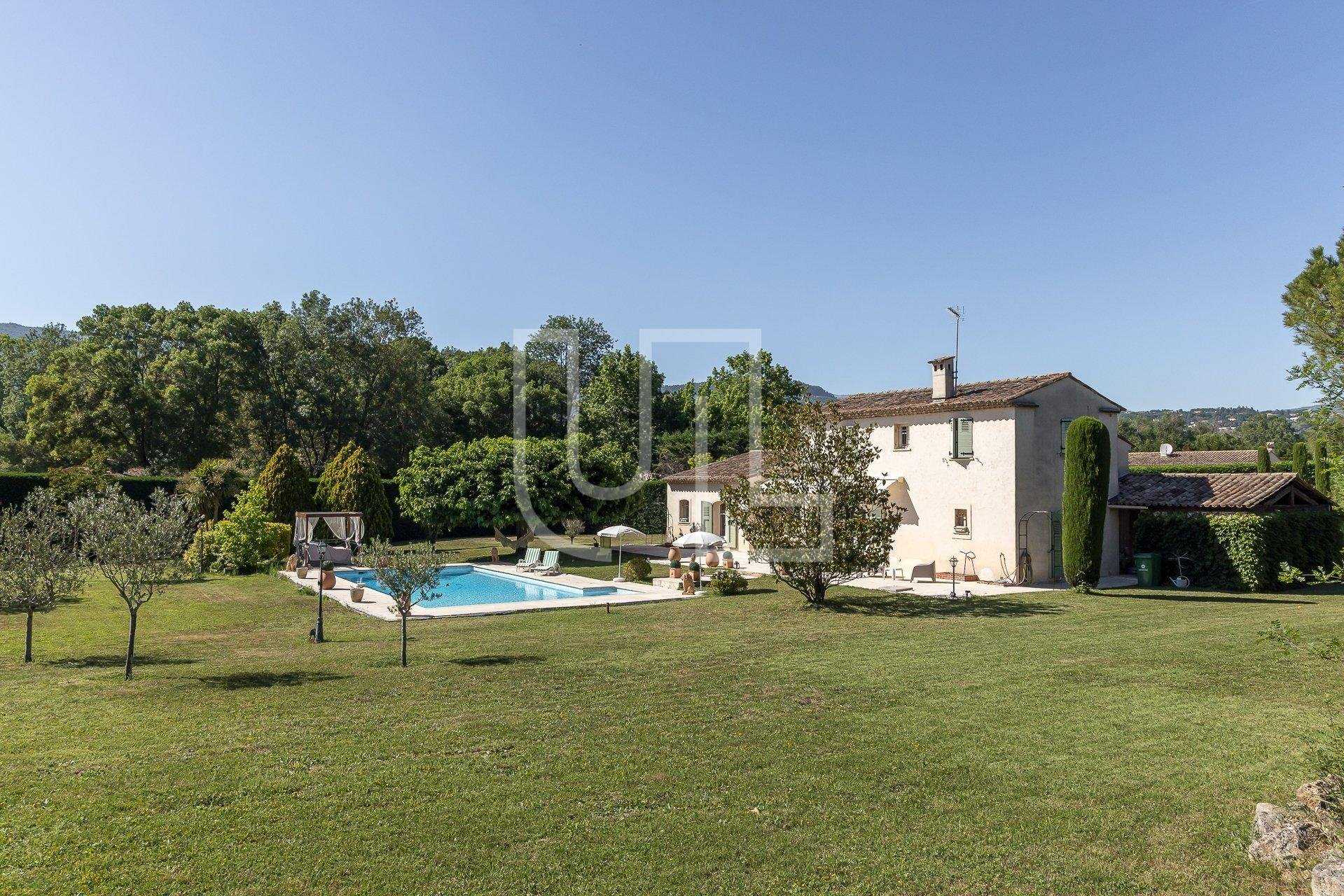 casa no Châteauneuf-Grasse, Provence-Alpes-Côte d'Azur 10763099