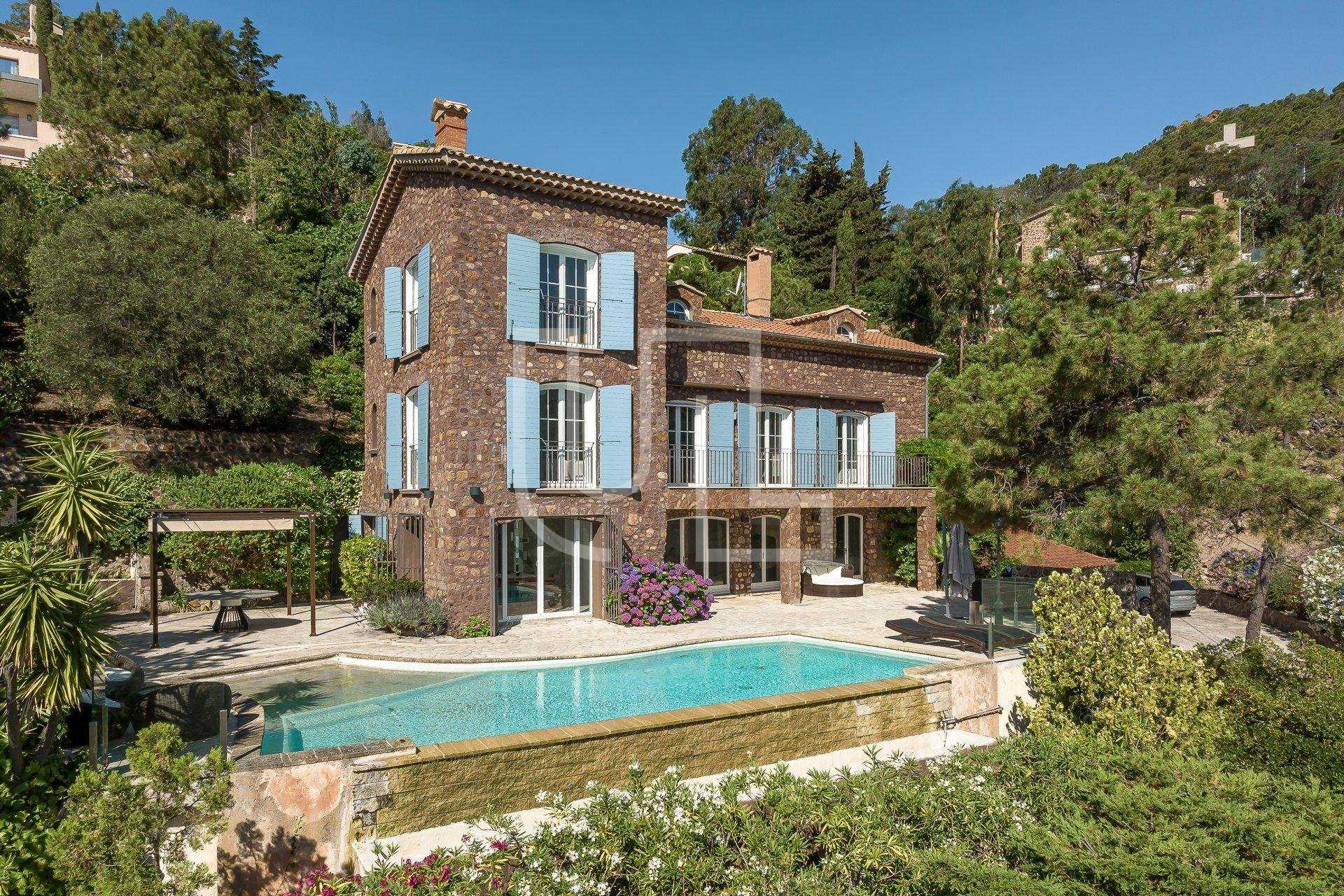 casa no Théoule-sur-Mer, Provença-Alpes-Costa Azul 10763105
