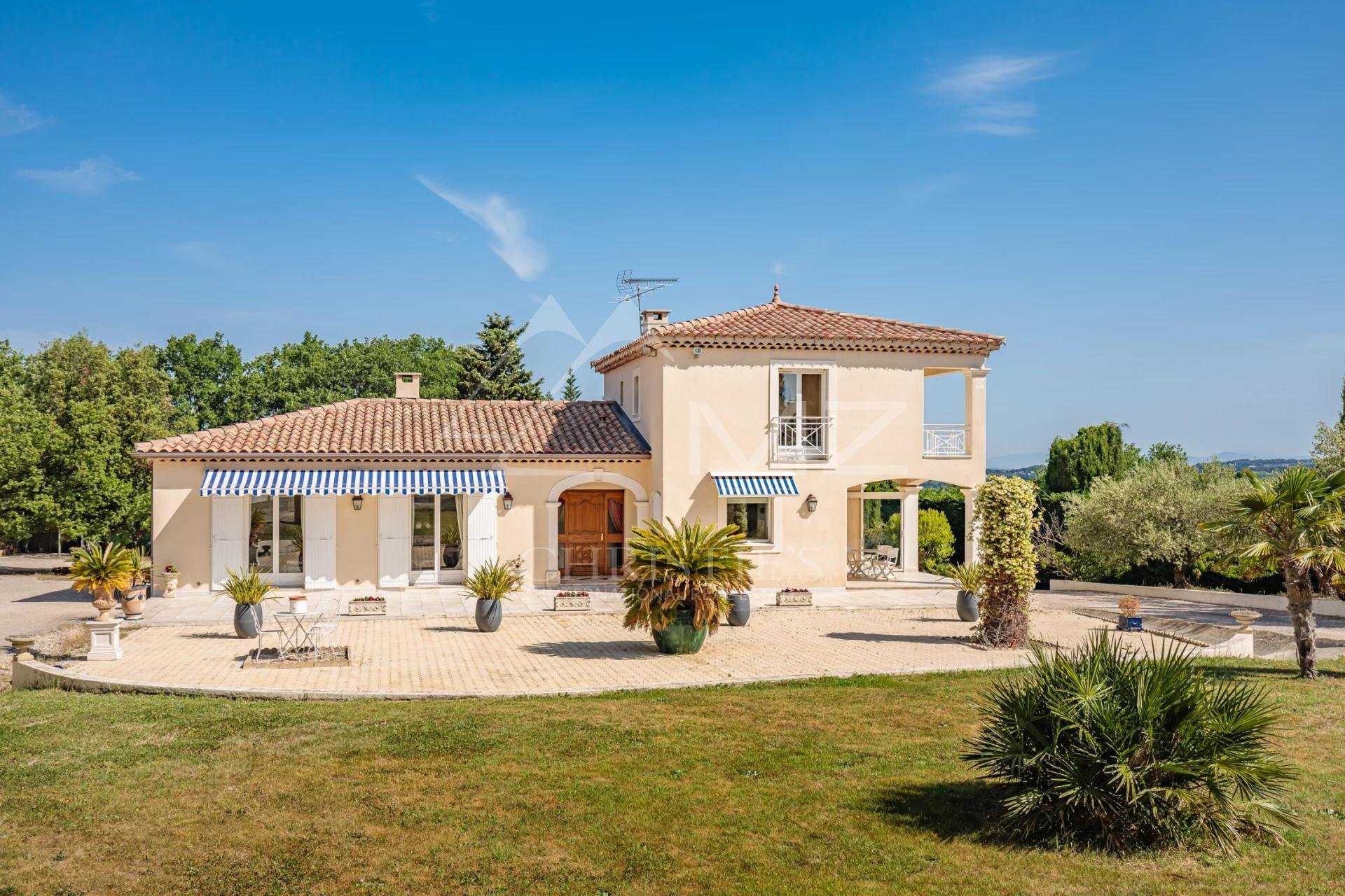 House in Eyragues, Provence-Alpes-Cote d'Azur 10763397