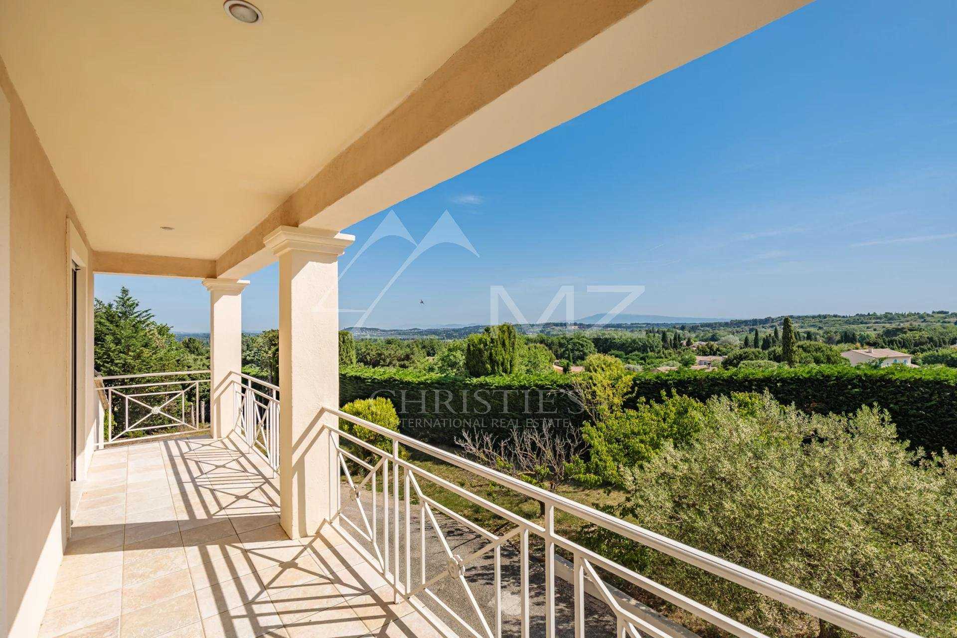 House in Eyragues, Provence-Alpes-Cote d'Azur 10763397